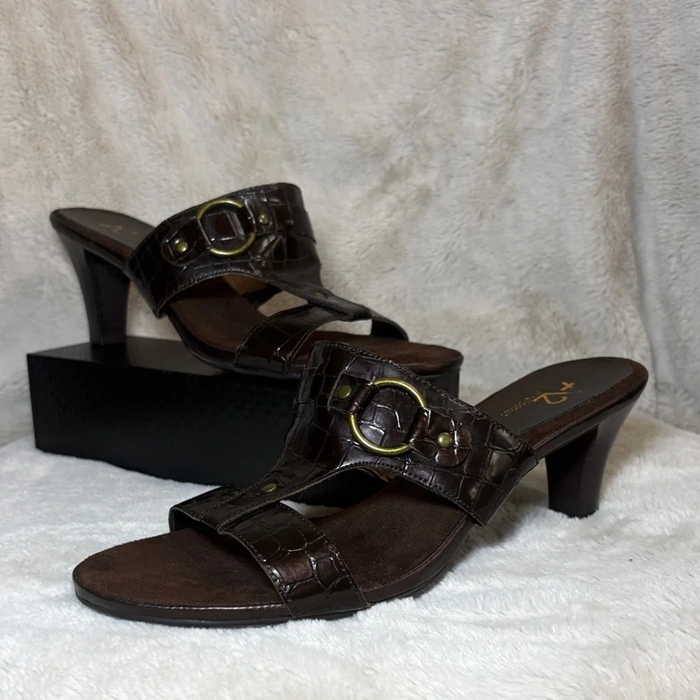 A2 By Aerosoles Brown Croc-Embossed Heels Size 9.5